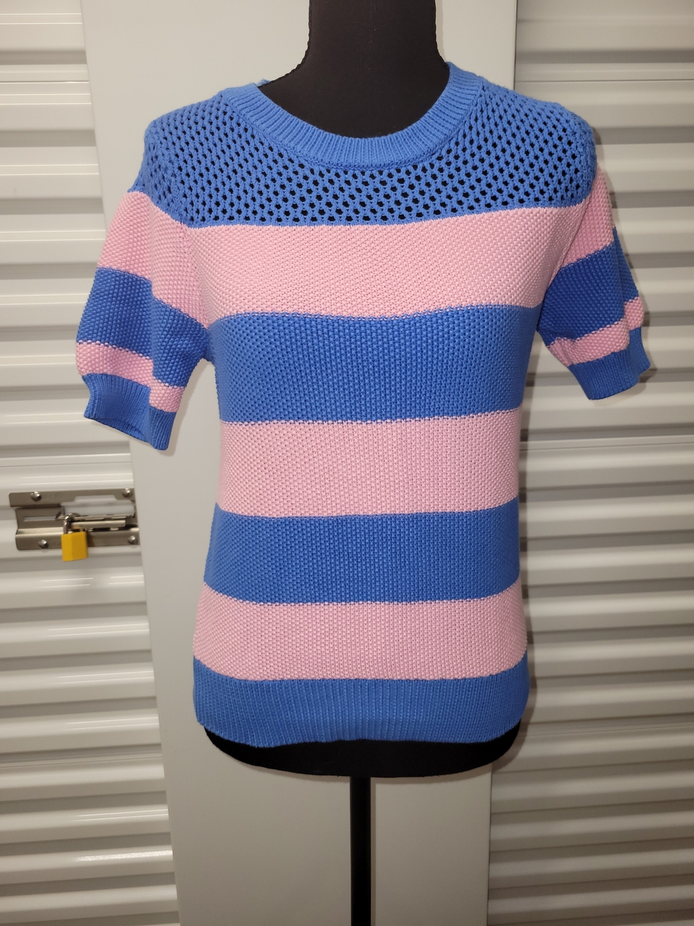 ON 34th Women’s Blue/Pink Striped Short Sleeve Knit Sweater Size Small Classic
